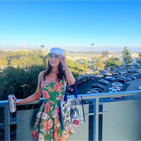 ♡ Meet your Posher, Emily ♡ - Picture 2 of 7